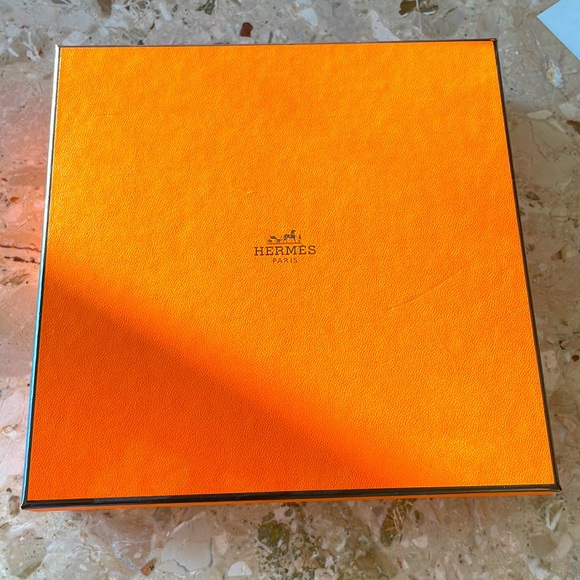 Hermes Accessories - Hermes belt box with ribbon!